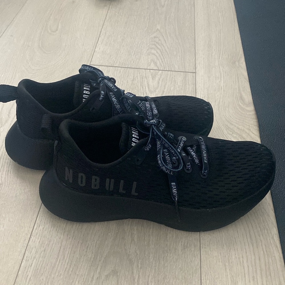 Women’s NOBULL RUNNER+  size 8